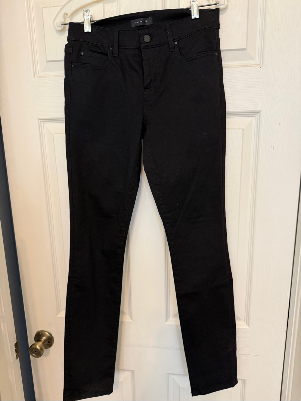 Ann Taylor Black “The Skinny” Modern Fit Jeans - Sz 4